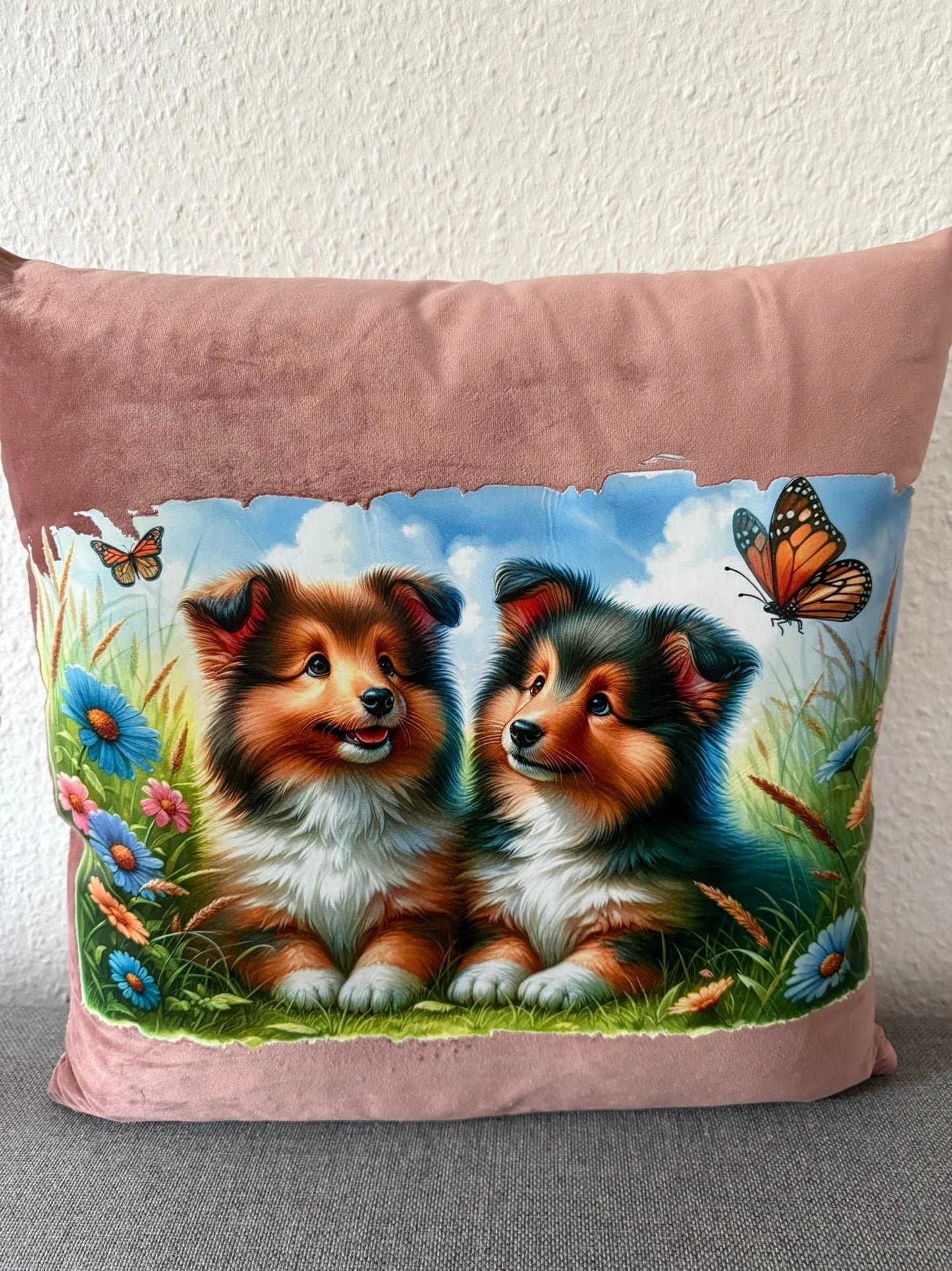 Dekokissen 45x45 cm mit Sheltie Motiv, samtweicher Bezug mit Füllung, dekorativ für Sofa und Bett