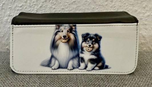 Sheltie Brillenetui 16 × 7,5 cm mit Hunde-Duo und Keks Motiv, stabiles pflegeleichtes Material, Lieblingshund.de