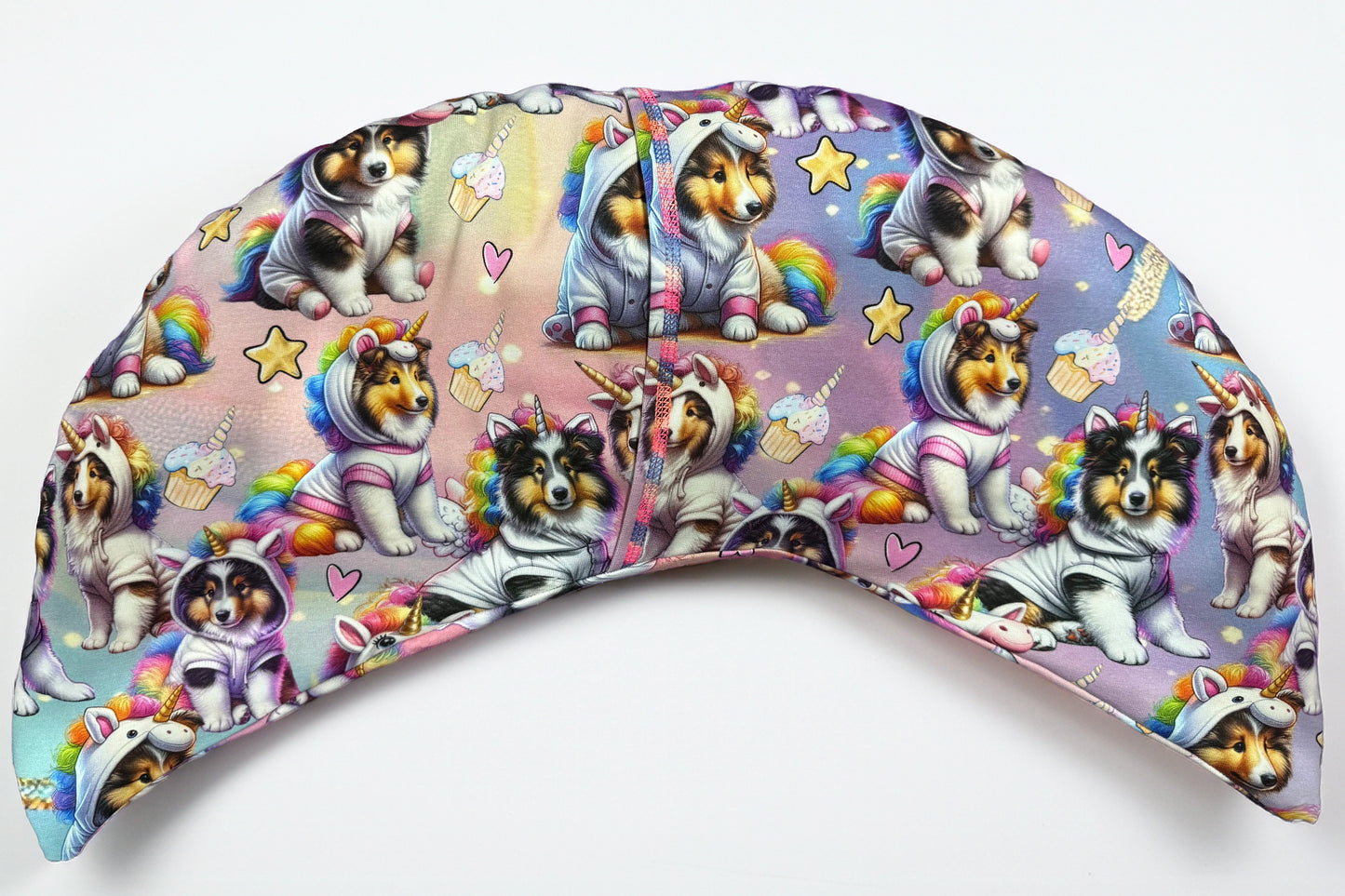 Entspannungskissen Collie – Vorderseite mit Einhorn-Motiv und Pastellfarben