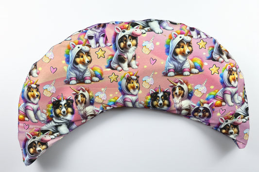 Entspannungskissen Collie – Vorderseite mit Einhorn-Motiv und Pastellfarben