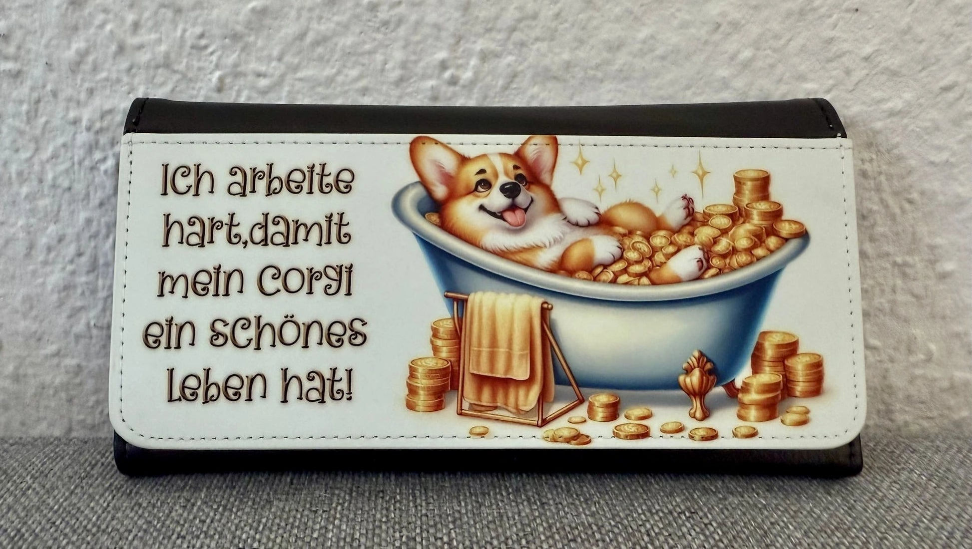 Corgi Geldbörse mit humorvollem Spruch, Hund in Badewanne voller Goldmünzen, Kunstleder ca. 9 × 20 cm, Lieblingshund.de