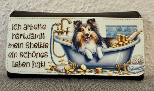 Sheltie Geldbörse 9 × 20 cm mit Spruch-Motiv „Ich arbeite hart, damit mein Sheltie ein schönes Leben hat!“, robustes Kunstleder, Lieblingshund.de