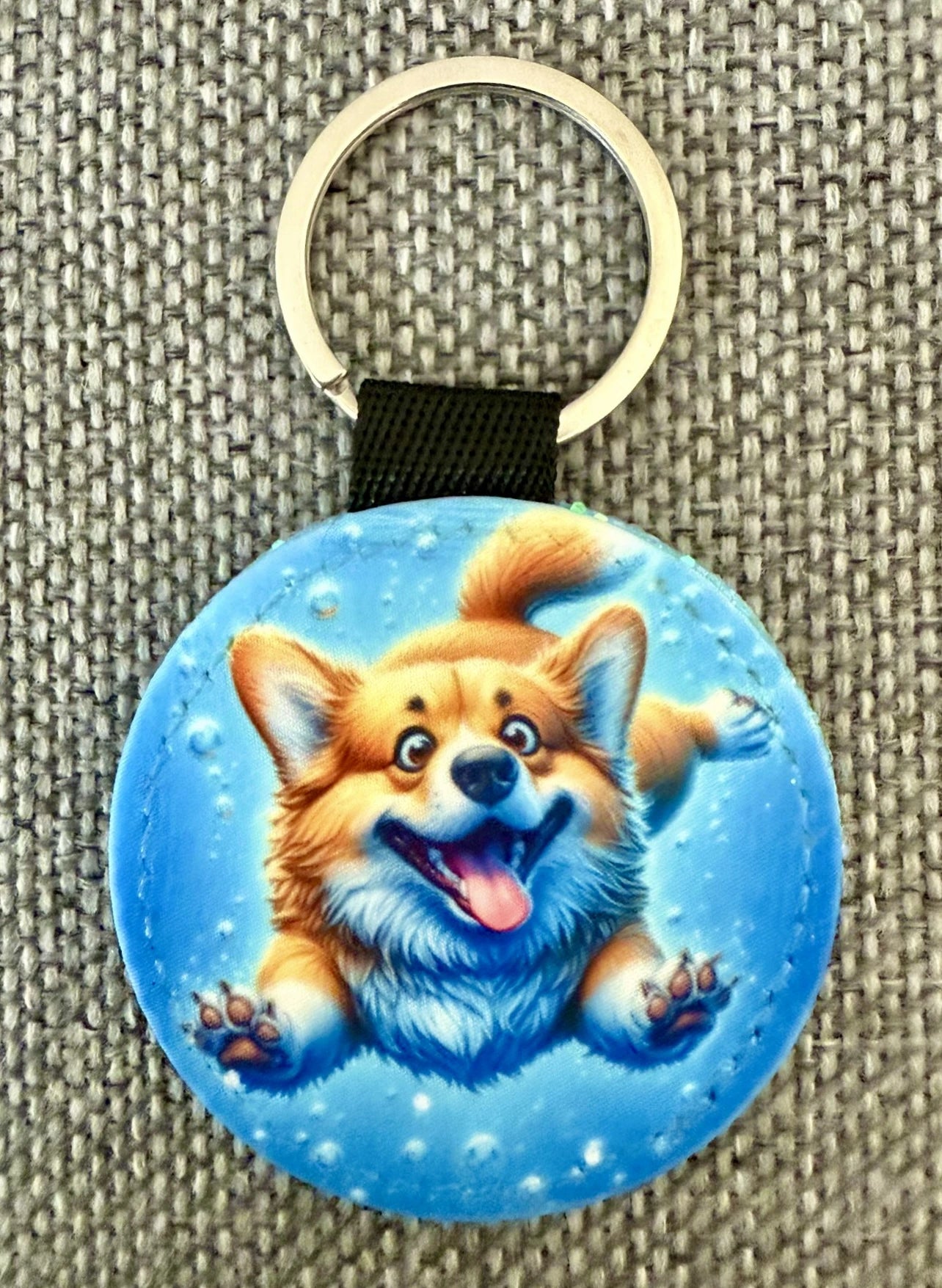 Schlüsselanhänger mit Corgi Motiv, runder Anhänger 5,3 cm, Kunstleder in Blau mit Metallring, Lieblingshund.de