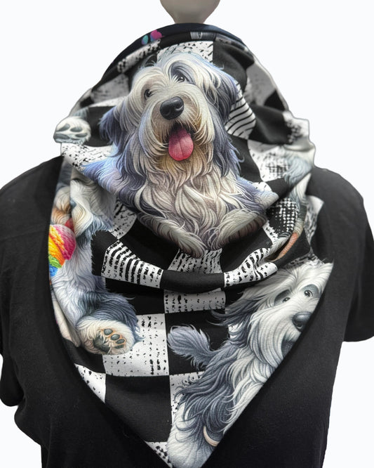 Wendeloop Schal mit Bobtail-Motiv, handgenäht aus French Terry, beidseitig tragbar mit Pfotenmuster, für Menschen mit Herz für Hunde
